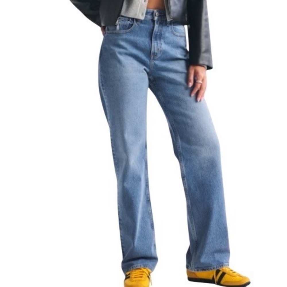 Abercrombie & Fitch The 90s Straight Ultra High Rise Jeans Medium‎ Wash 31 Short